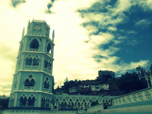 File:Torre de la Basílica del Cisne.jpg