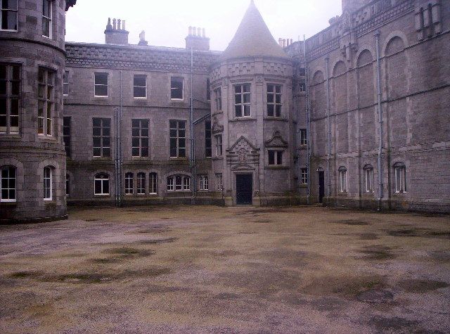 File:Dunecht House - geograph.org.uk - 16220.jpg