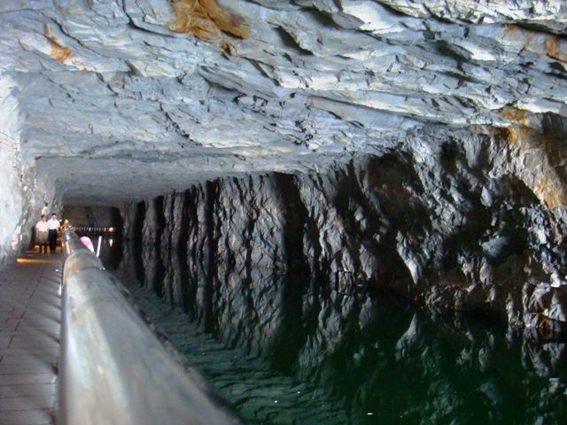 File:Jhaishan Tunnel, Kinmen, Taiwan.JPG