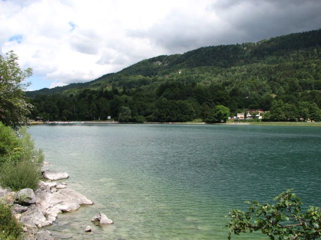 File:Lac de Laffrey.jpg