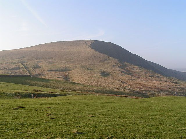 File:Mam Tor from the south.jpg