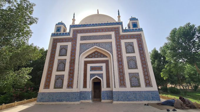 File:Mir Fateh Ali Talpur Tomb.jpg