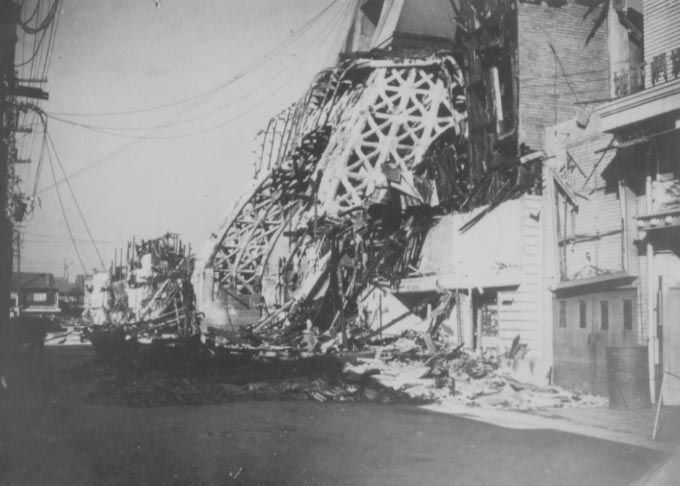 File:Original Tsutenkaku after 1943 fire.jpg