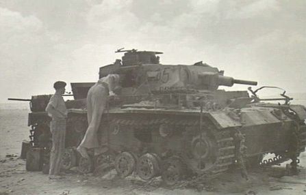 File:RSG officers inspect destroyed German tank (WWII).jpg