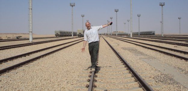 File:Railroad tracks Akashat Iraq.jpg