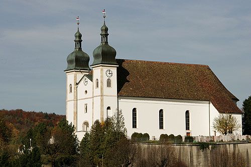 File:Seewen Kirche.jpg