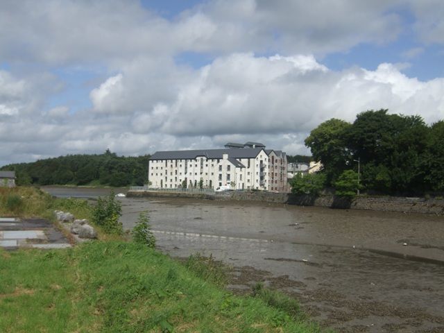 File:Warehouse conversions - geograph.org.uk - 1385473.jpg