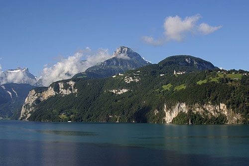 File:Brunnen vierwaldstattersee.jpg