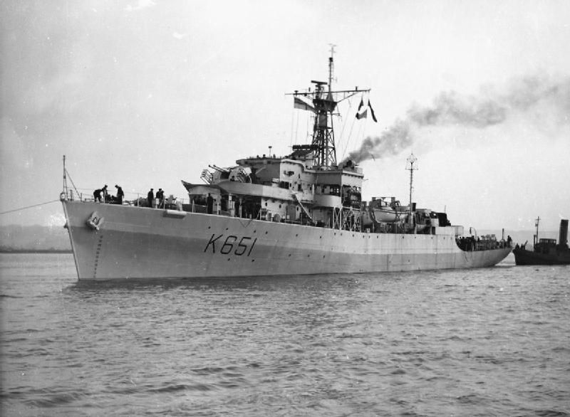 File:HMS Veryan Bay FL21015.jpg