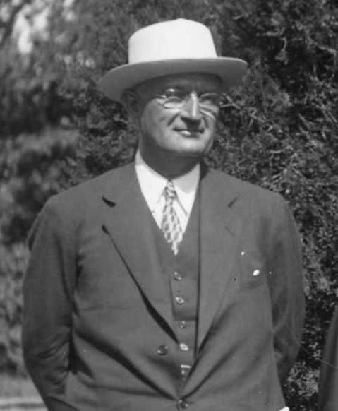 File:Harvey Couch at college commencement 1937.jpg