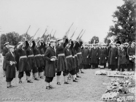 File:Submariners funeral (AWM 012580).jpg