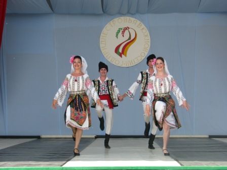 File:Transnistrian performers in South Ossetia.jpg