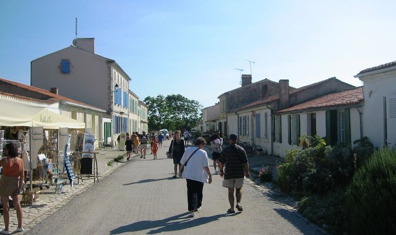 File:AixMainStreet.JPG