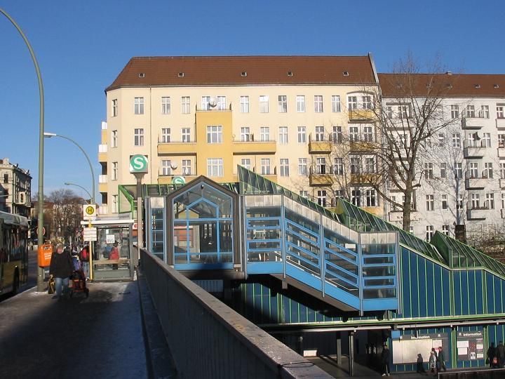 File:Berlin Neukoelln 8Hermannstrasse.JPG