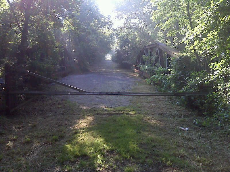 File:Cry Baby Bridge, Egypt Rd..jpg