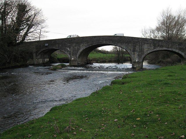 File:Dinin Bridge - geograph.org.uk - 1057469.jpg