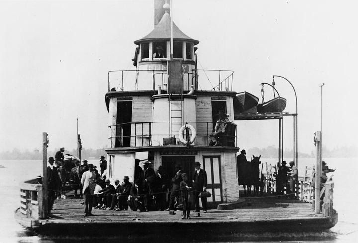 File:Ferry steamer Surrey (ship, 1891).jpg