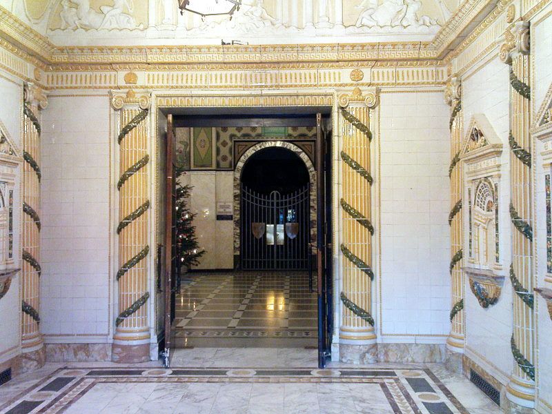 File:Kaiser-Friedrich-Therme Foyer.JPG