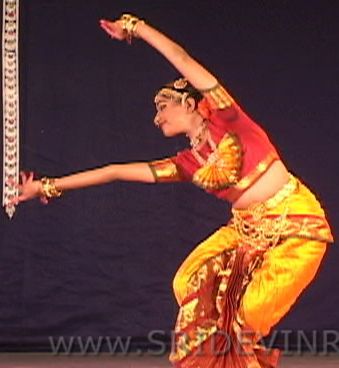 File:Bharatanatyam 10.jpg