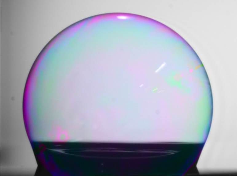 File:Bubble on an ultrahydrophobic surface.jpg