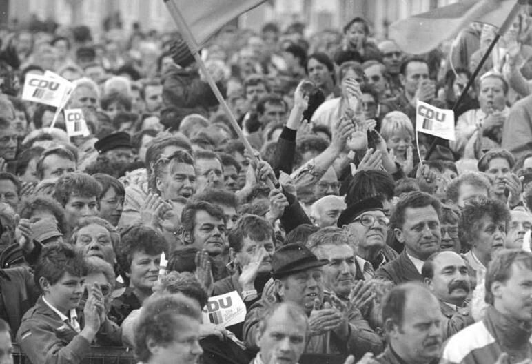 File:Bundesarchiv Bild 183-1990-0925-024, Dessau, CDU-Wahlkundgebung, Publikum (cropped).jpg