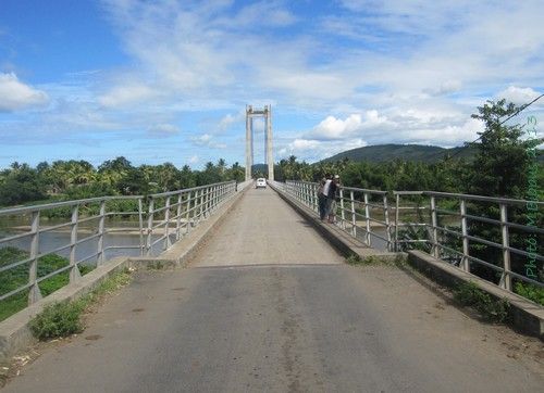 File:Fanambana river bridge.jpg