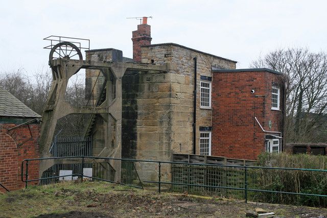 File:Former Engine House, Hemingfield Colliery.jpg