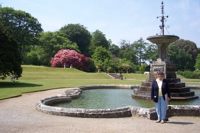 File:Garden Pencarrow - geograph.org.uk - 546594.jpg