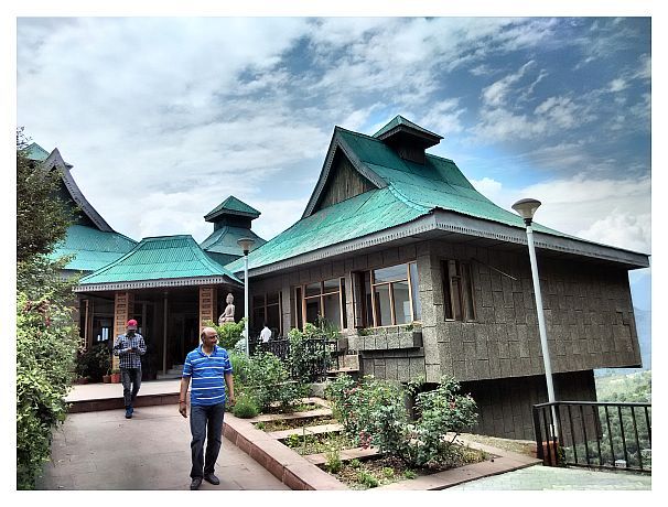 File:HPTDC Hotel Shrikhand Sarahan.jpg