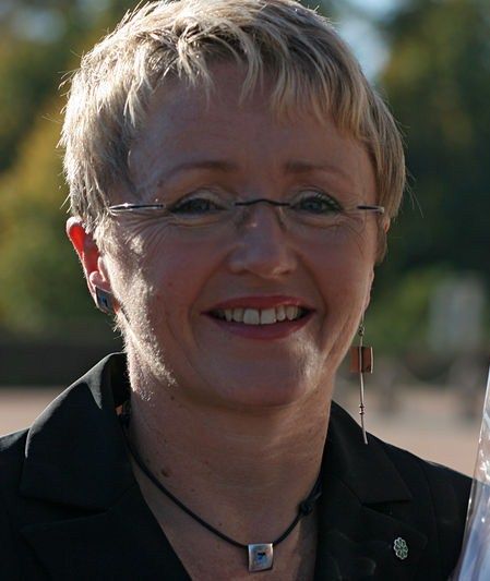 File:Liv Signe Navarsete Sp Samferdselsminister 20051017 (cropped).jpg