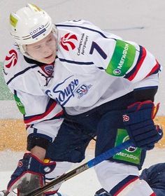 File:Sergei Shumakov 2012-11-22 Amur—Sibir KHL-game.jpeg