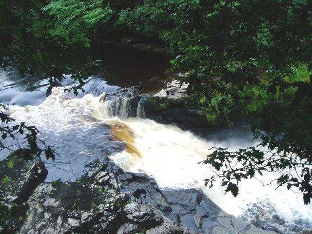 File:Stonebyres Falls - geograph.org.uk - 892898.jpg