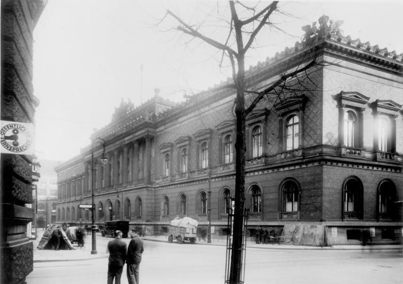 File:Bundesarchiv Bild 183-1982-0114-501, Berlin, Jägerstraße, Reichsbank.jpg