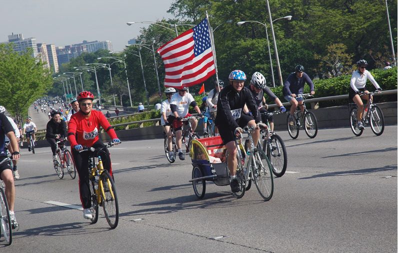 File:ChicagoBikeTheDrive.jpg