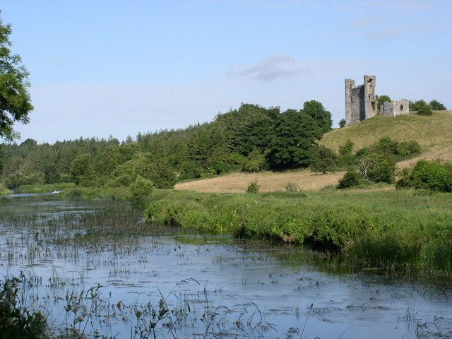 File:Dunmoe Castle - geograph.org.uk - 290230.jpg