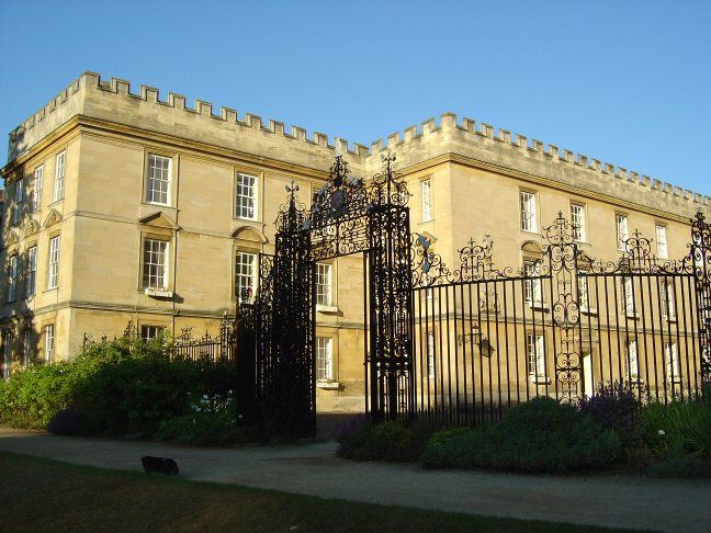 File:Newcollege gate to gardens.jpg