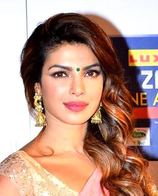 File:Priyanka at ZCA14.jpg