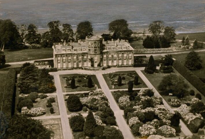 File:Rosneath Castle from the air (cropped).jpg