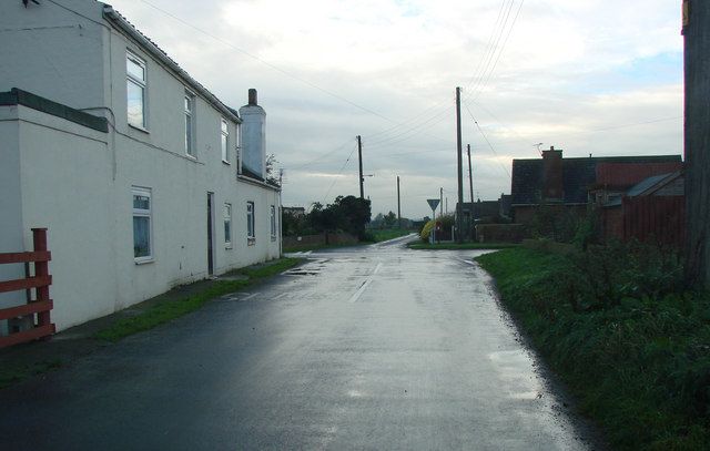 File:The crossroads, Balne Village.jpg