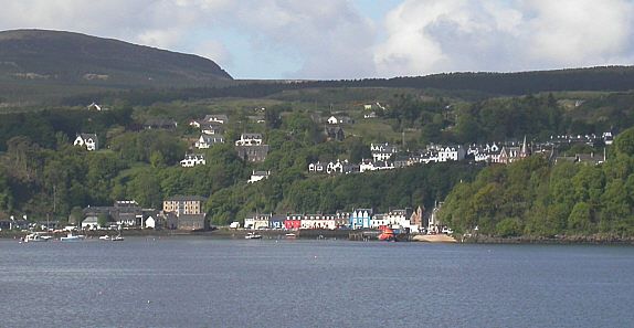 File:Tobermory Mull from the sea.jpg