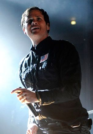 File:Tom DeLonge AVA Fall Tour 2008.jpg