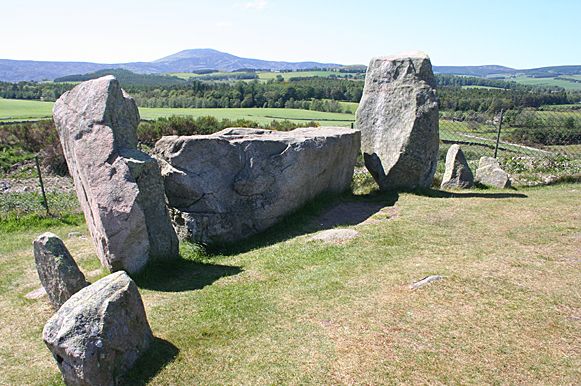 File:Tomnaverie Stone Circle (geograph 2438741) (cropped).jpg