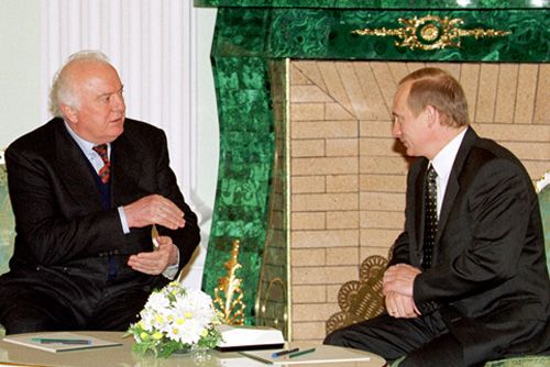 File:Vladimir Putin with Eduard Shevardnadze-1.jpg