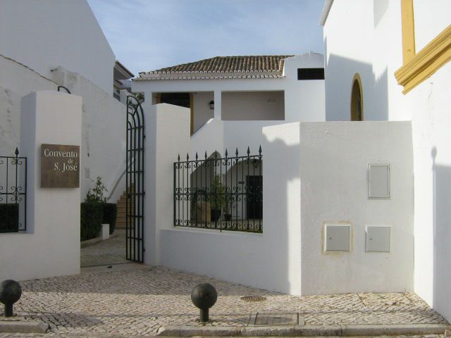 File:Convent Entrance.jpg