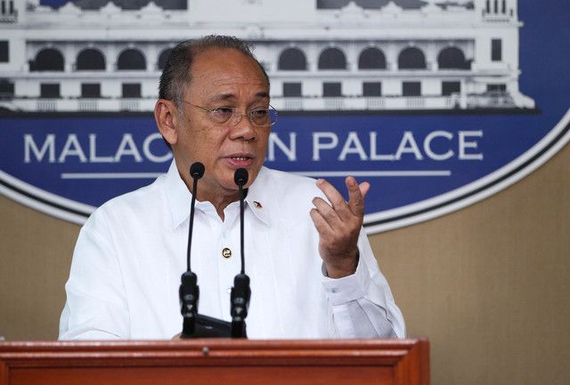 File:Ernesto Abella, Malacanang Press Conference.jpg