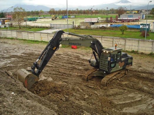 File:Italian Army - Komatsu PC210NLC-8.png