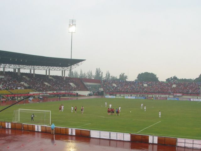 File:Laga perdana LPI - Manahan Solo.jpg