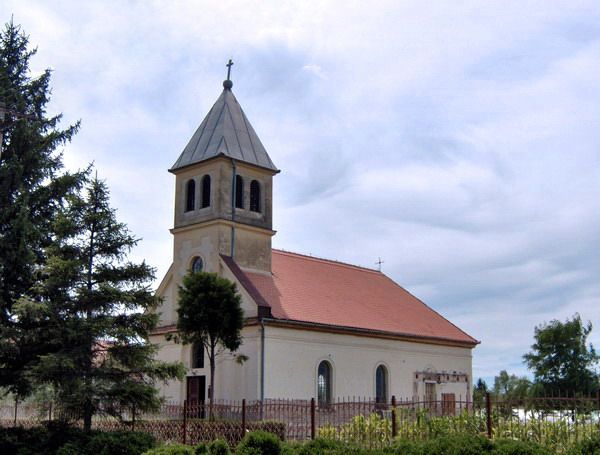 File:Lukino Selo - Catholic church.jpg