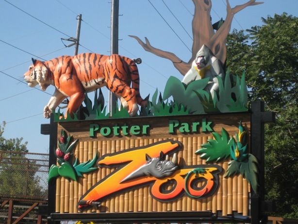 File:PotterParkZoo Lansing RoadSign.jpg