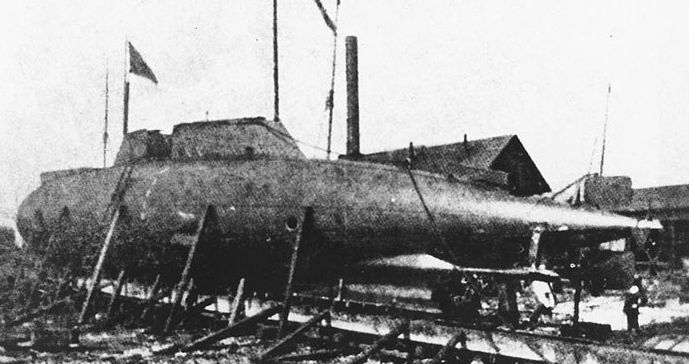 File:USS-Plunger-(1897)-tail-view.jpg